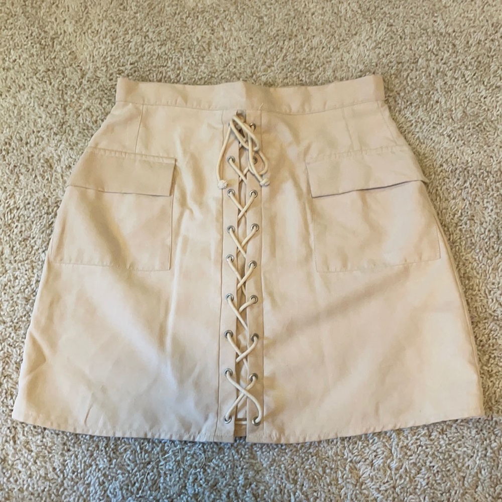 Nude mini skirt with details